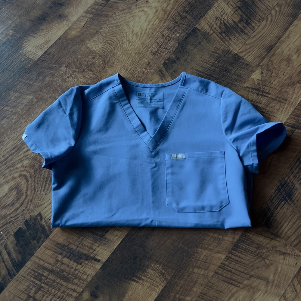 FIGS SCRUB TOP - Picture 2 of 4